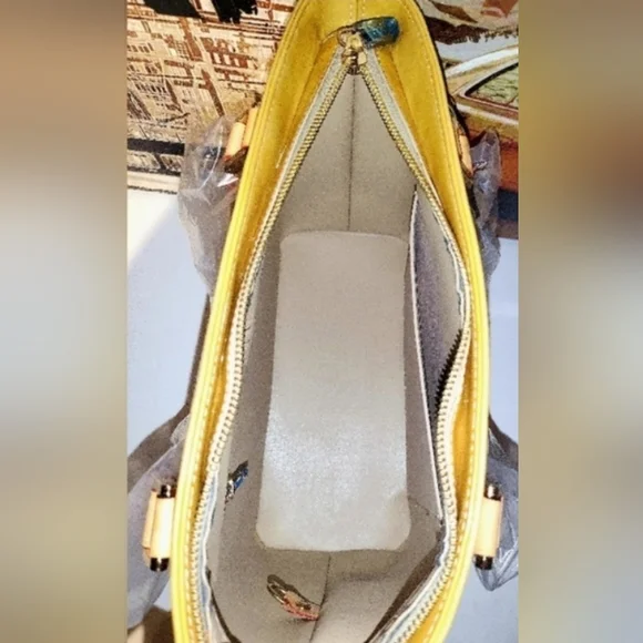 🔥SOLD🔥 LOUIS🌻VUITTON Monogram Vernise Tote Bag - Picture 13 of 17